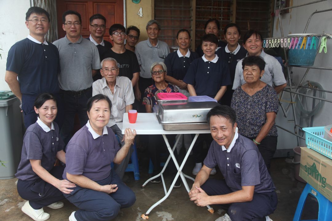 The community volunteers brought tools to clean and tidy up Granny Wang’s place. [Photograph by Hong Geok Hui]