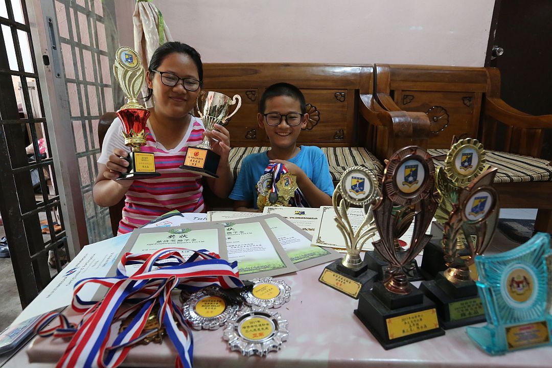 All the awards and prizes shown are the recognition and affirmation of the siblings’ efforts. [Photograph by Yong Siew Lee]