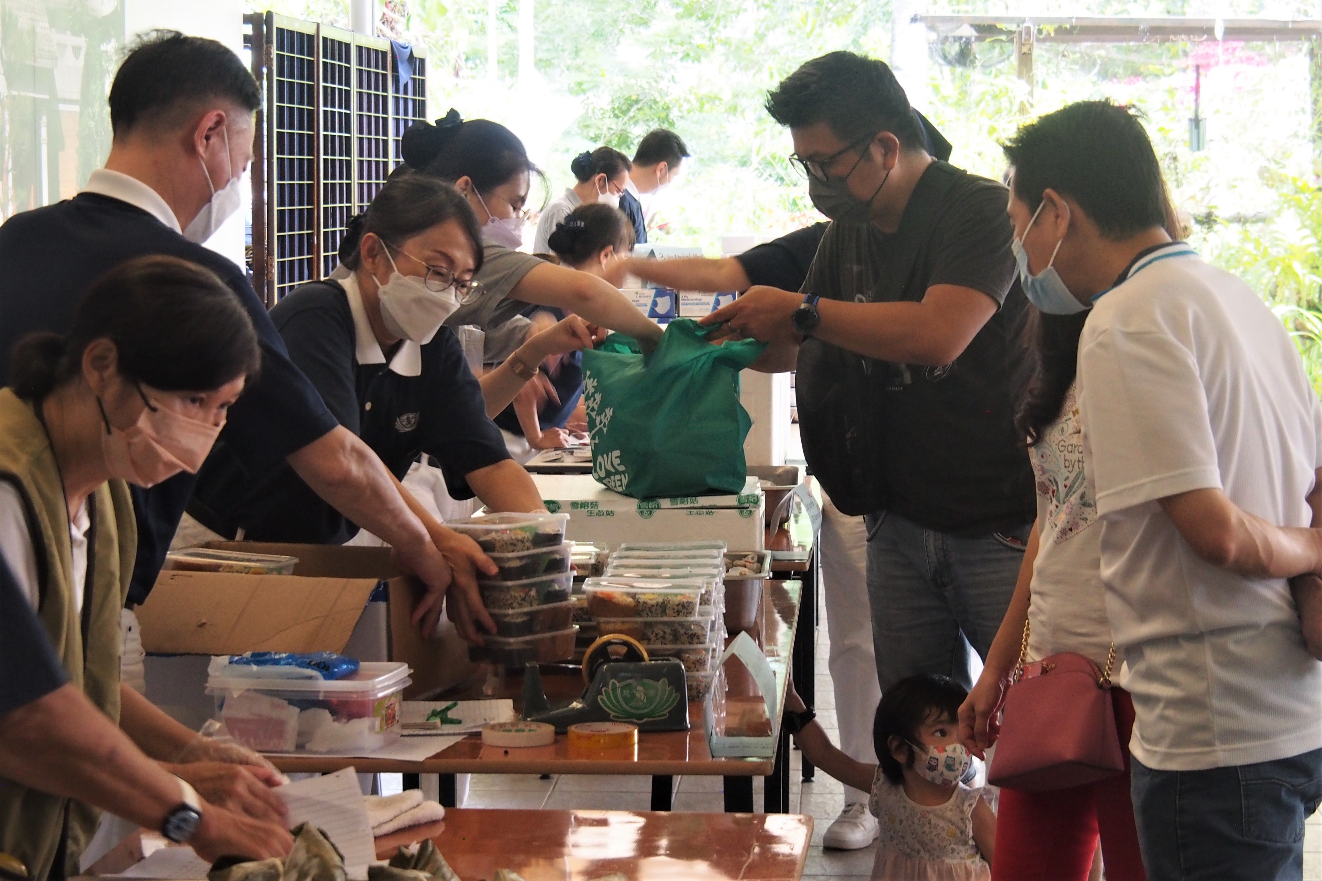 沙巴亚庇慈济于5月30日，举行了一场义卖会。此次义卖会旨在为沙巴亚庇慈济学习中心筹款。【摄影：李志强】