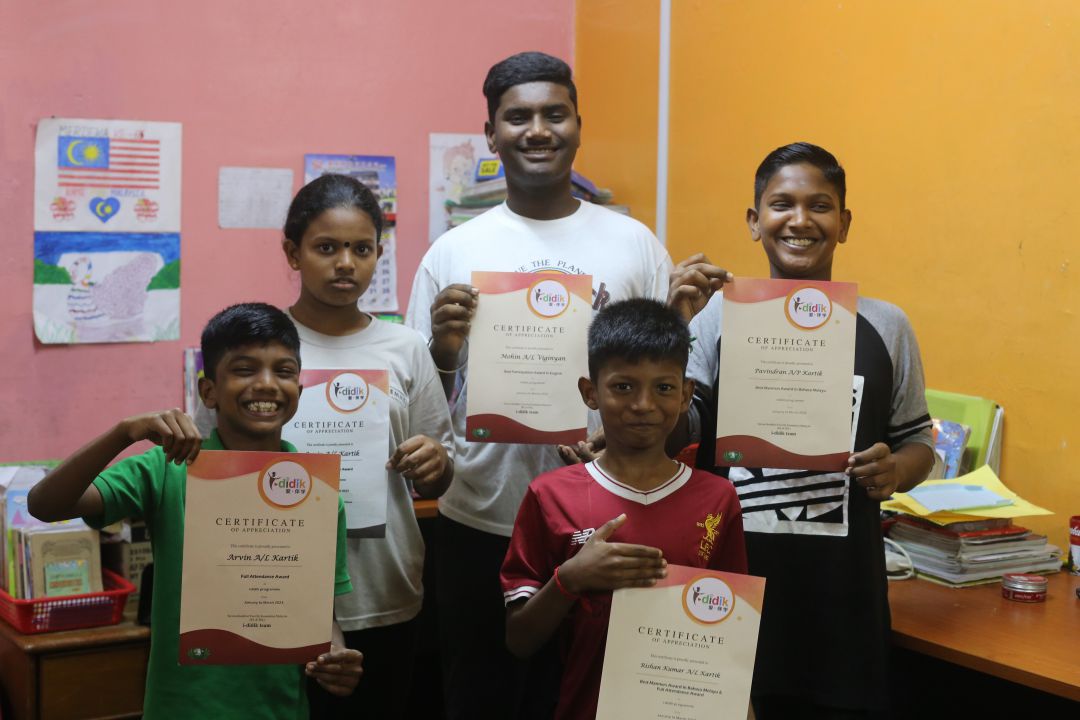 At the end of the first semester, five children were awarded the Best Participation Award, Best Performance Award and Perfect Attendance Award. [Photo by Ch'ng Kooi Tick]