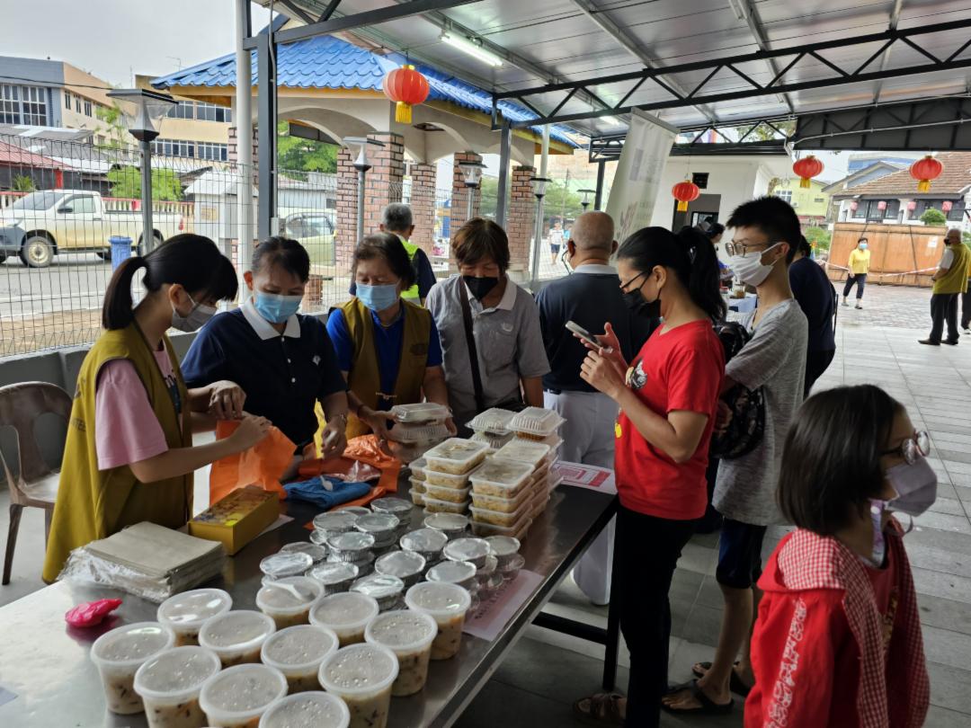 慈济淡属百乐县据点于2023年7月9日在直凉华小一校，首办弘法利生慈善蔬食义卖会。 【摄影：罗添发】