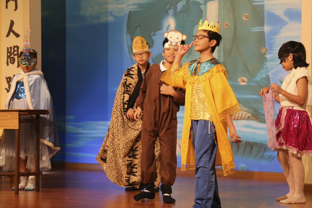 学员们将〈皇后的秘密花园〉其中一个单元〈说爱语〉搬上舞台，并把剧里的角色演得淋漓尽致。 【摄影：吴美强】