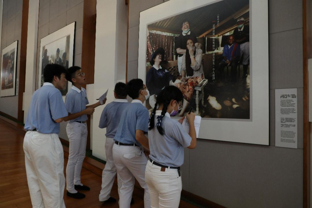 慈少课务团队巧用心思，以三个生动有趣的游戏方式带出今天的主题“去惑”和“大爱”。 【摄影：陆福祥】