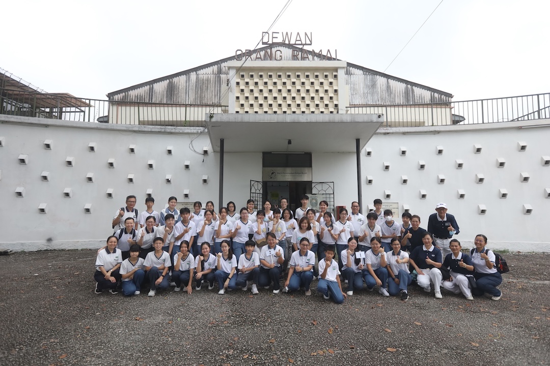 吉隆坡慈济学校慈少社的三十一位学生，在四名慈懿爸爸妈妈和十一名老师的带领下，于2024年11月10日一起来探索希望之谷的神秘面纱。【摄影：庄贵贺】