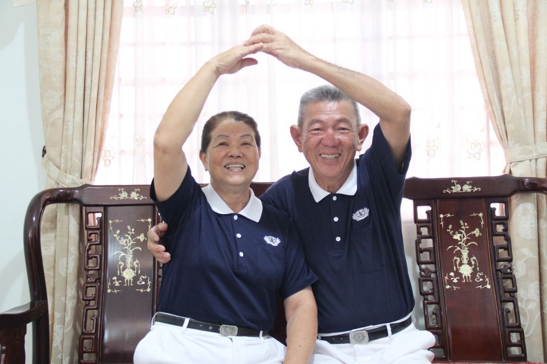 在做慈济当中品尝甘苦的杨观来与林花，将五十岁寄在师父的寿量宝藏后，自诩才二十多岁，很年轻而已，岂有不继续做的理由……【摄影：许（音包）玲】