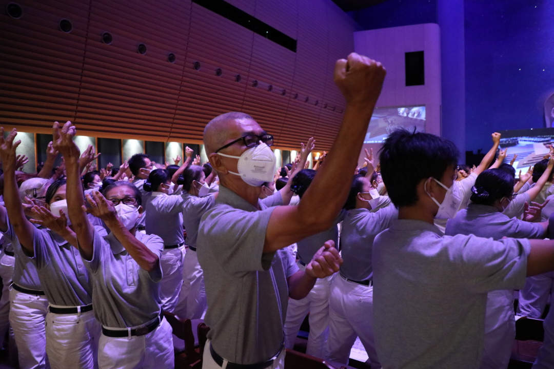 朱锦棚感恩本身遭遇无常后，还有健康的身体跟全球志工一起入经藏，深深感受因缘真是不可思议。【摄影：陆福祥】