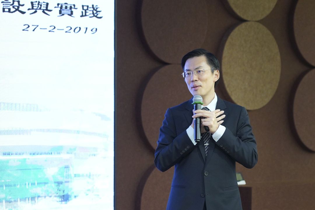 槟城实业组志工朱振荣与大家分享自身的创业经验，以及在公司园区推广大爱精神的重要性。 【摄影：陈培玲】