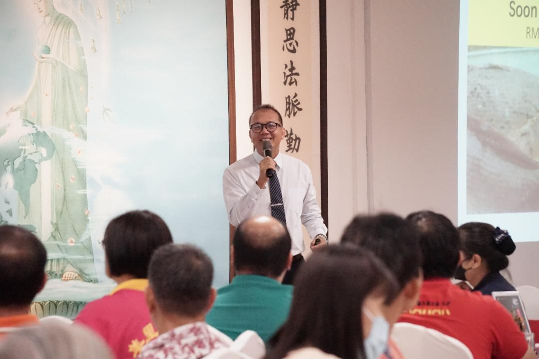 Tan Soon Hock, a volunteer from the Tzu Chi KL & Selangor Entrepreneurs’ Group, shared his personal journey towards a happy life. [Photo by Amita Lim Ching Ying]