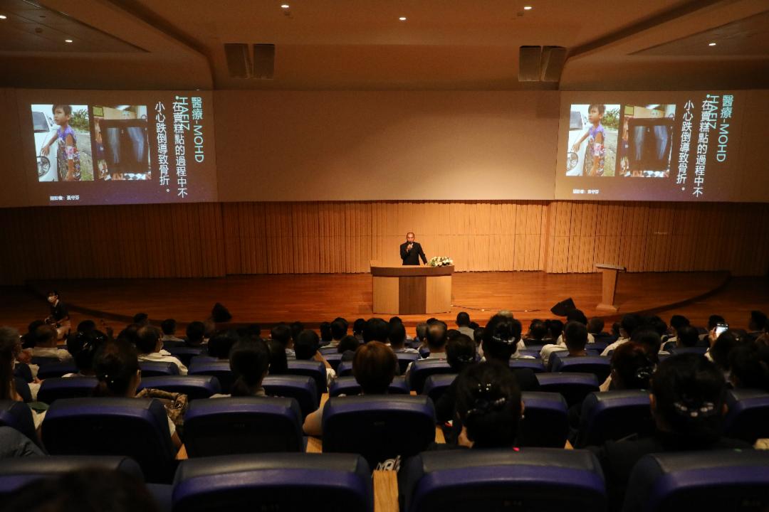 2023年3月12日营队的第二天，雪隆分会医疗主任符之良医生、慈济山打根联络处负责人龚德益分别细述当地难民及无国籍人士对医疗的渴求，对上学的渴望。【摄影：王秀玉】