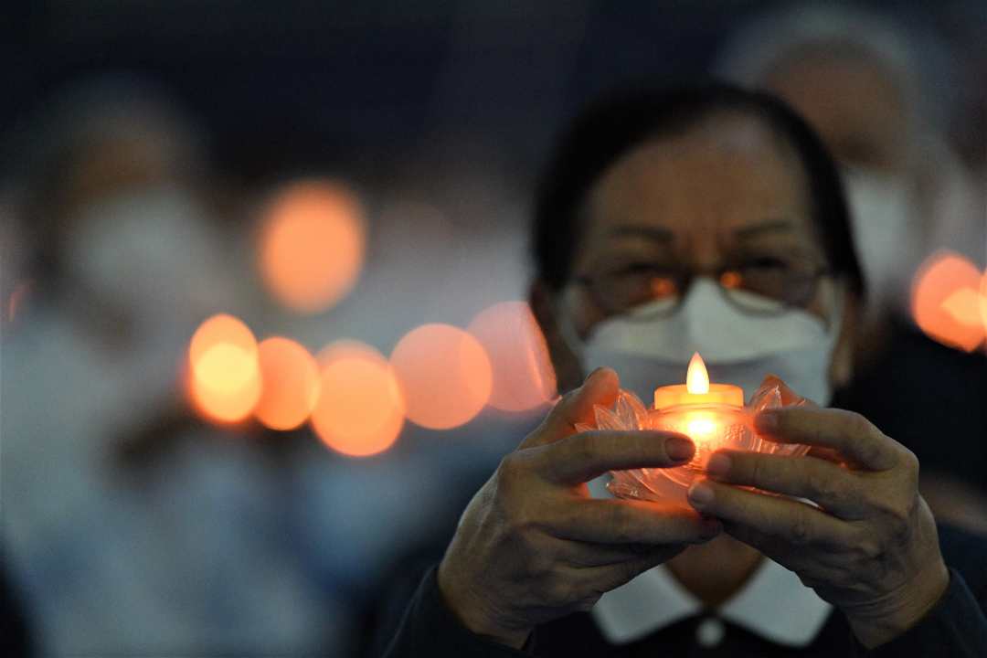 人人虔诚一念心，为世界祈求平安祥和。 【摄影：许志辉】