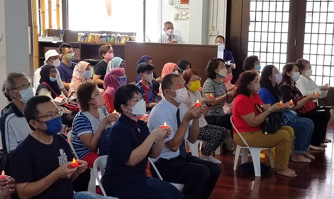 岁末祝福感恩会在人人虔诚的祈祷声中圆满结束。 【摄影：黄素友】