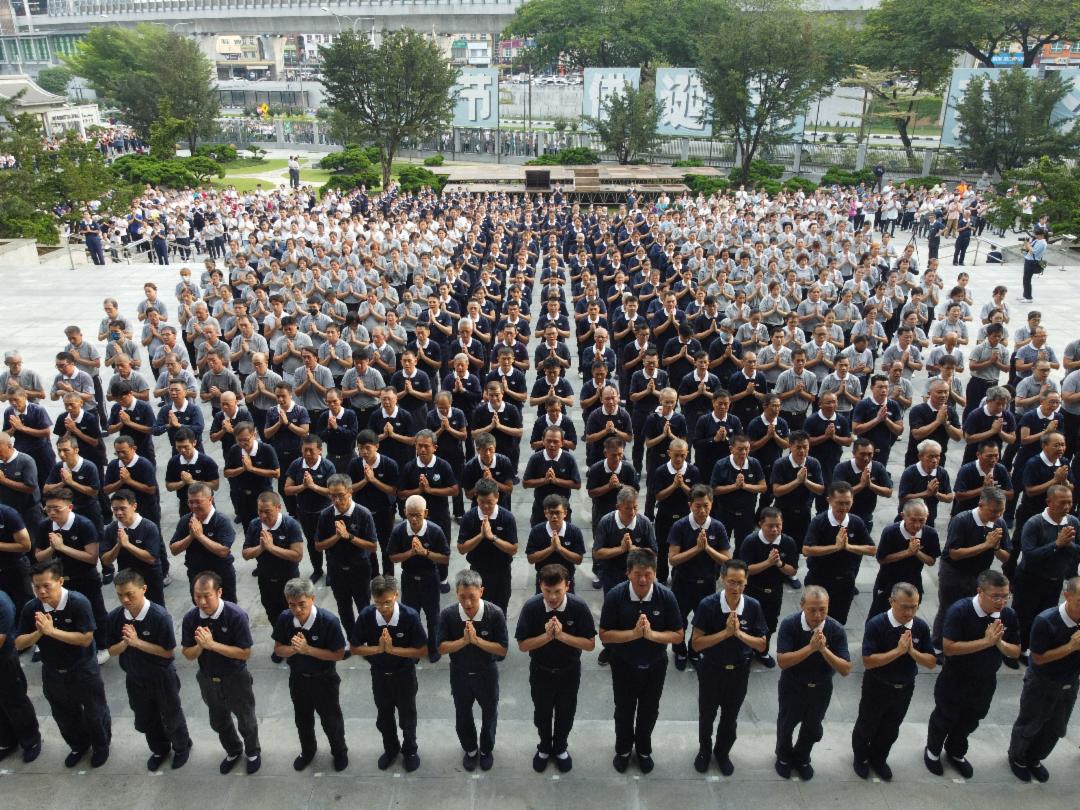 于吉隆坡慈济静思堂举行的朝山，队伍浩荡长，众人虔心为天下祈福、为人间祈愿。 【摄影：文伟光】
