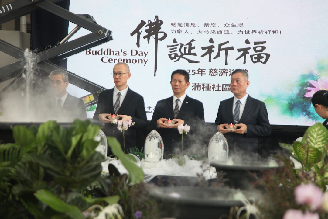 七年之后的今天，蒲种的法香再次点燃，为了承接那份从未断过的愿力——从自己做起，从当下发心，让佛法的光芒，自度也度人。【拍摄：颜静婉】