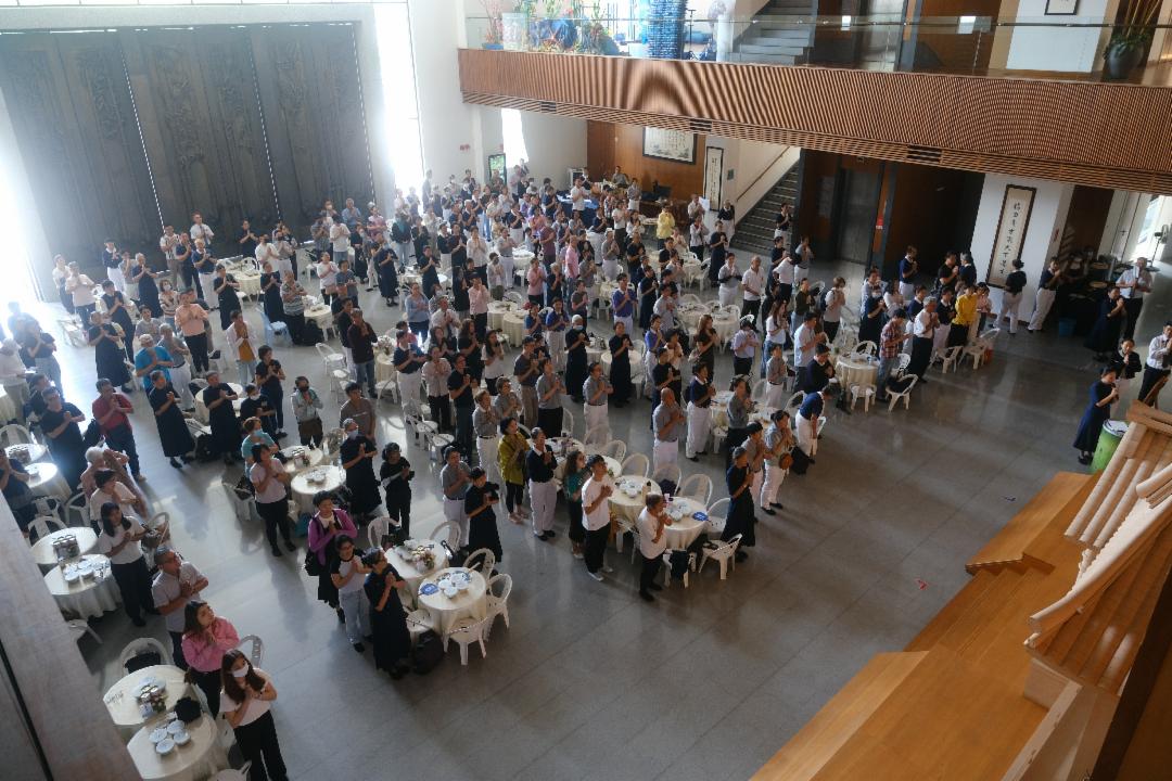 慈济是道场，二百九十四名学员报名参加以“幸福的起点”为题的新进志工课程，学习做人间菩萨。 【摄影：林振胜】