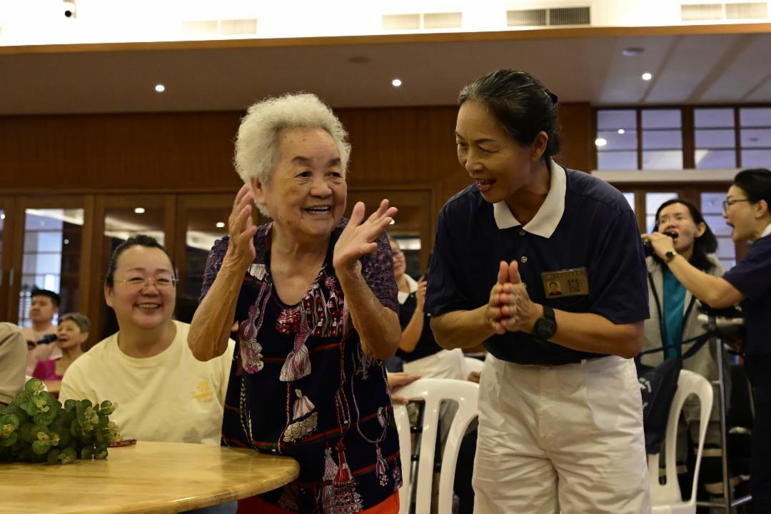 2026年9月16日，甲洞乐活充电站举办成立一周年的庆祝活动。当天暂停平日的运动与学习课程，为长者们安排一系列欢乐节目。 【摄影：李国强】